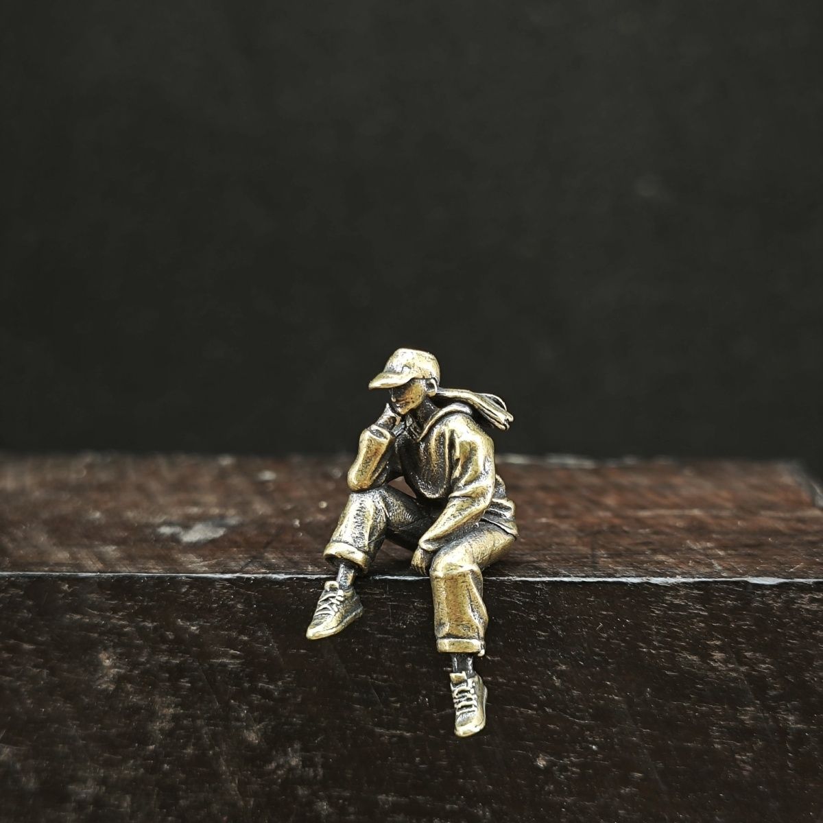 Brass Miniature Sitting Figure - Cubicle Shelf Organizer reseña y precio