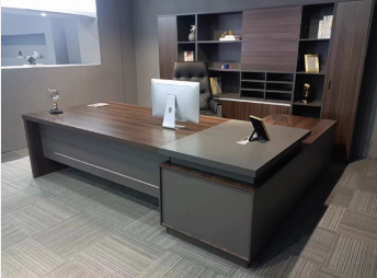 Smooth Executive Desk From Man - Office Furniture Manufacturers reseña y precio